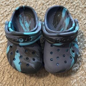 Kids Blue tie-dye Crocs. Size C5